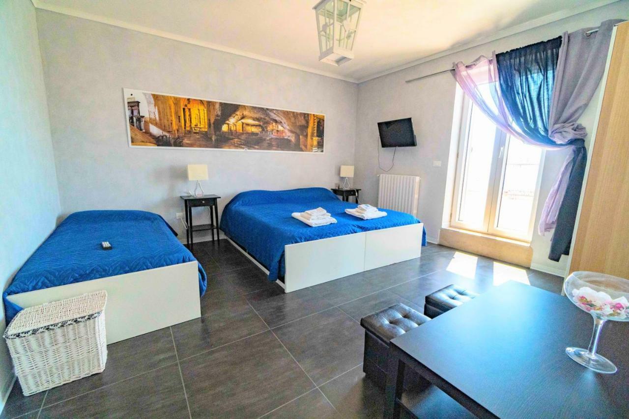 Rooms Gli Arcangeli 2 - Affitti Brevi Italia Monte SantʼAngelo Exterior foto